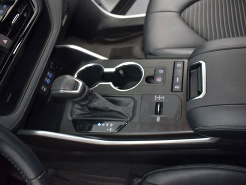 Used 2022 Toyota Highlander XSE image 18