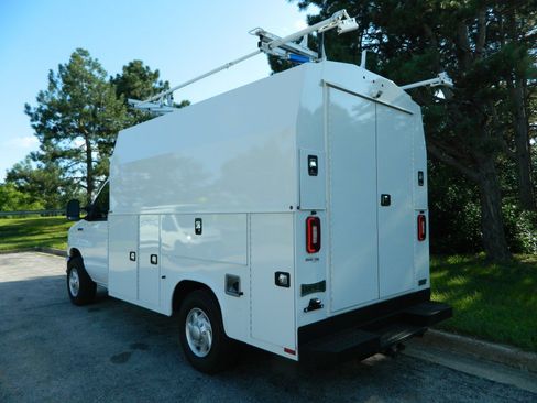 Used 2023 Ford E-350 and Econoline 350 Super Duty w/ Power Windows & Locks Group RWD image 6