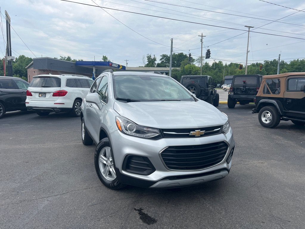 Used 2018 Chevrolet Trax LT w/ LT Convenience Package AWD/4WD image 1