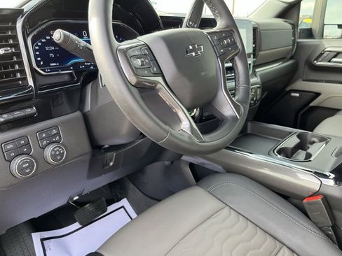 Used 2025 Chevrolet Silverado 2500 ZR2 w/ Technology Package image 13