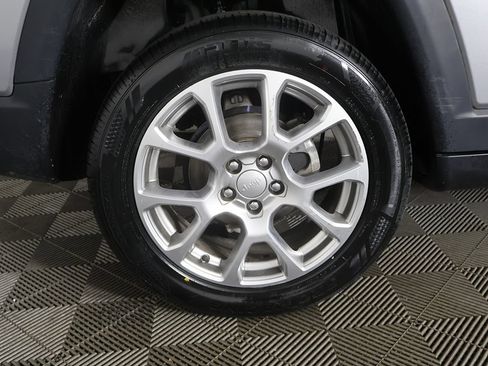 Used 2023 Jeep Compass Latitude AWD/4WD image 18