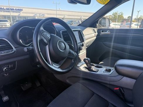 Used 2018 Jeep Grand Cherokee Laredo image 9