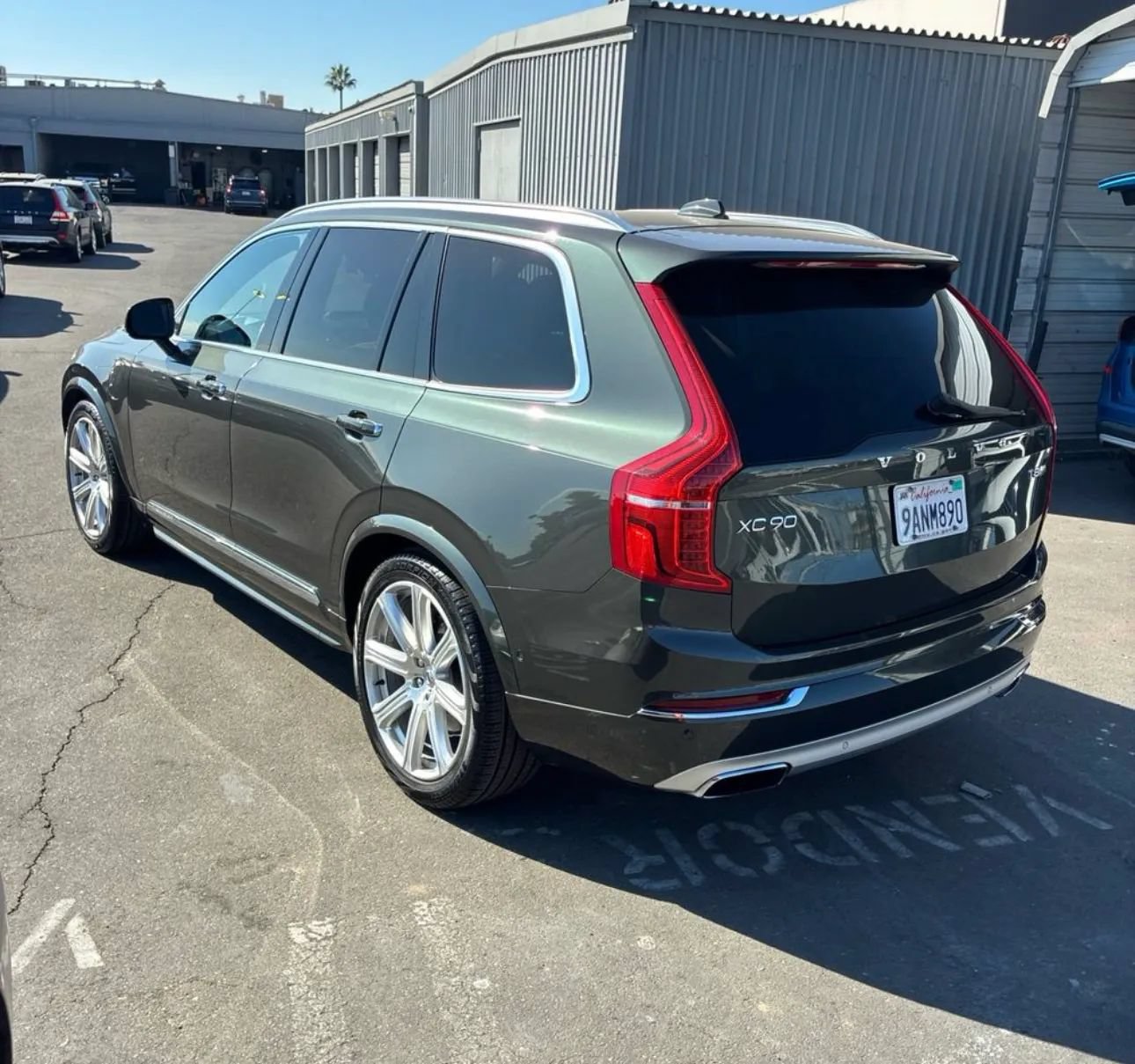 Used 2018 Volvo XC90 T8 Inscription w/ Convenience Package AWD/4WD image 3