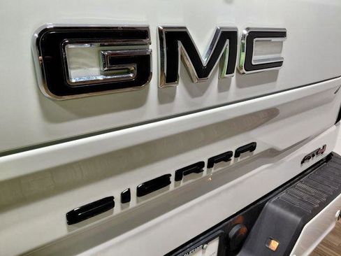 Used 2024 GMC Sierra 1500 AT4 w/ Technology Package AWD/4WD image 22