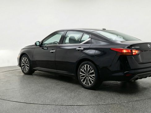 Used 2025 Nissan Altima 2.5 SV image 6