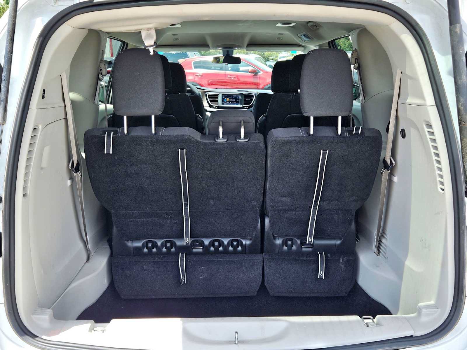 Used 2022 Chrysler Voyager LX FWD image 25