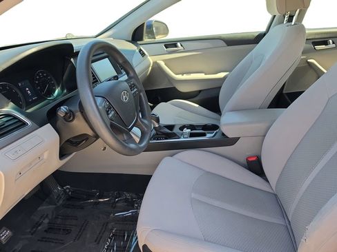 Used 2017 Hyundai Sonata SE FWD image 9