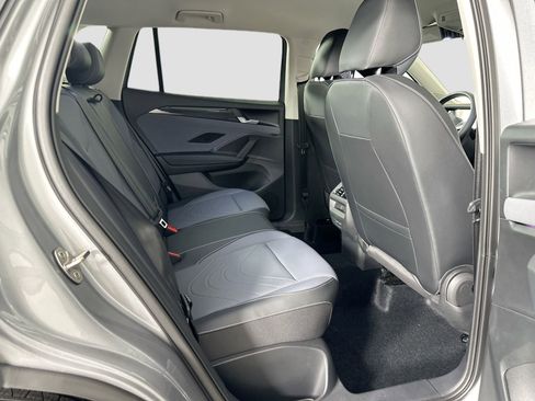 Certified 2025 Volkswagen Tiguan SE image 22