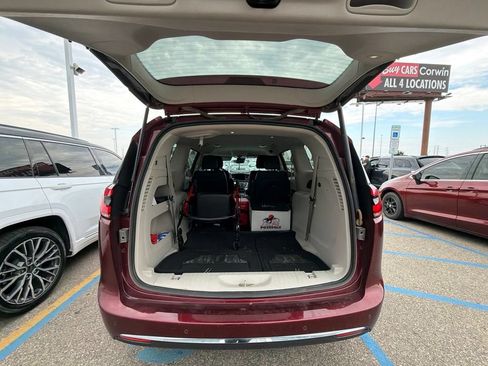 Used 2022 Chrysler Pacifica Touring-L AWD/4WD image 19
