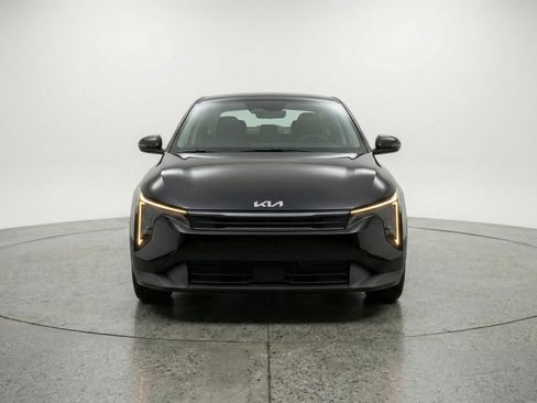 Used 2025 Kia K4 LXS image 2