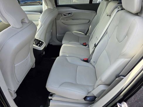 Used 2022 Volvo XC90 T5 Momentum image 21