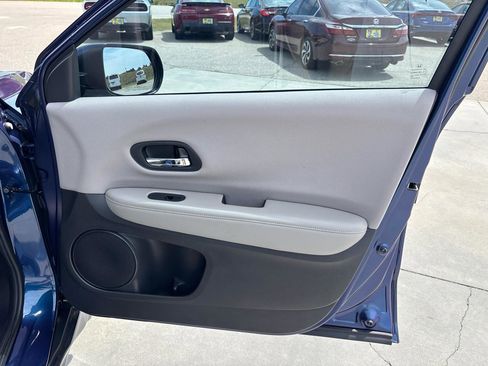 Used 2017 Honda HR-V LX image 25