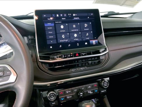 Used 2024 Jeep Compass Trailhawk image 6