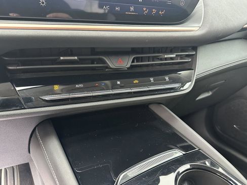 Used 2025 Buick Envision Sport Touring image 31