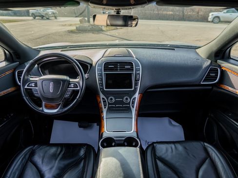 Used 2019 Lincoln Nautilus Select image 24