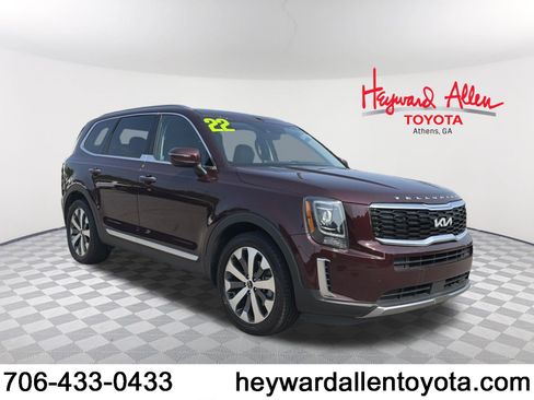 Used 2022 Kia Telluride S FWD image 1