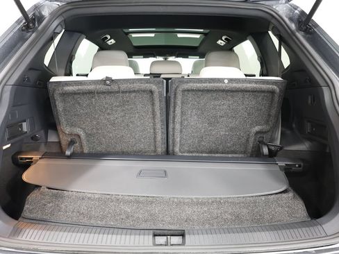 Used 2021 Volkswagen Tiguan SE R-Line FWD image 28