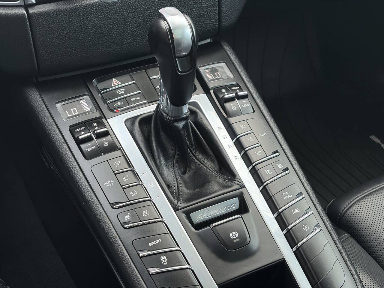 Used 2018 Porsche Macan AWD/4WD image 38