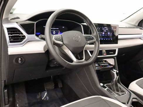 Used 2025 Volkswagen Taos SE FWD image 14