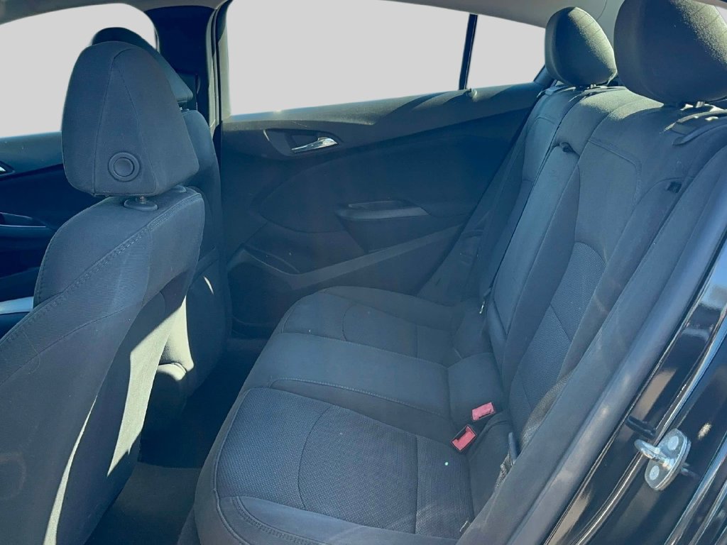 Used 2018 Chevrolet Cruze LT w/ Convenience Package FWD image 12