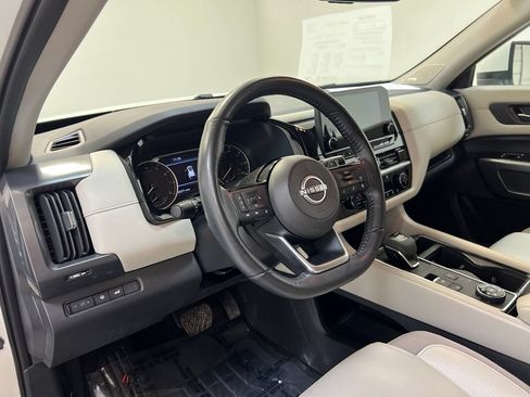 Used 2023 Nissan Pathfinder SL w/ SL Premium Package AWD/4WD image 17