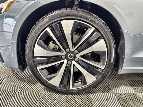 Used 2022 Volvo S60 B5 Momentum w/ Advanced Package image 12
