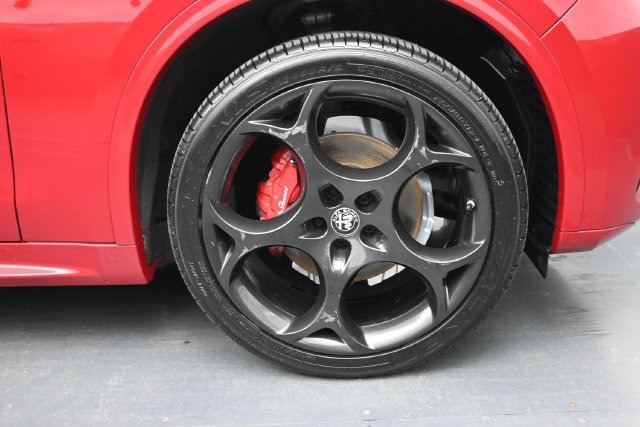 Used 2023 Alfa Romeo Stelvio Veloce AWD/4WD image 35