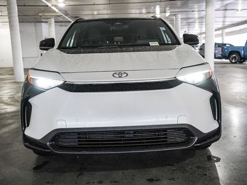 Used 2025 Toyota bZ4X XLE w/ Weather Package image 2