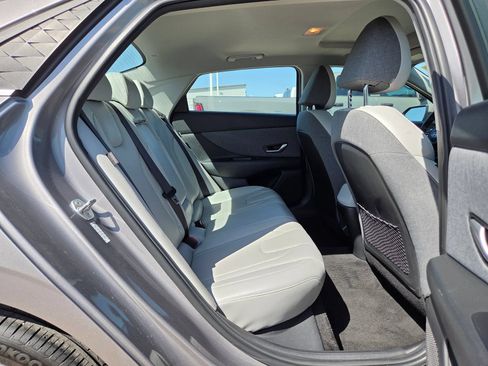 Used 2024 Hyundai Elantra Limited FWD image 16