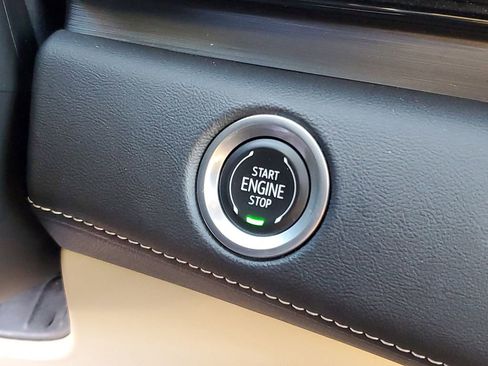 Used 2022 Cadillac Escalade Premium Luxury image 16