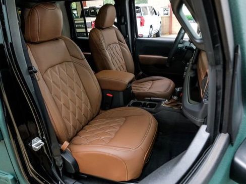 Used 2025 Jeep Wrangler Unlimited Rubicon w/ Technology Group image 95