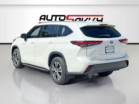 Used 2020 Toyota Highlander XLE FWD image 5