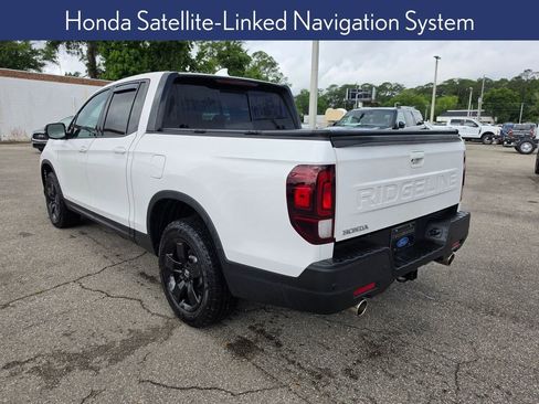 Used 2025 Honda Ridgeline Black Edition image 2