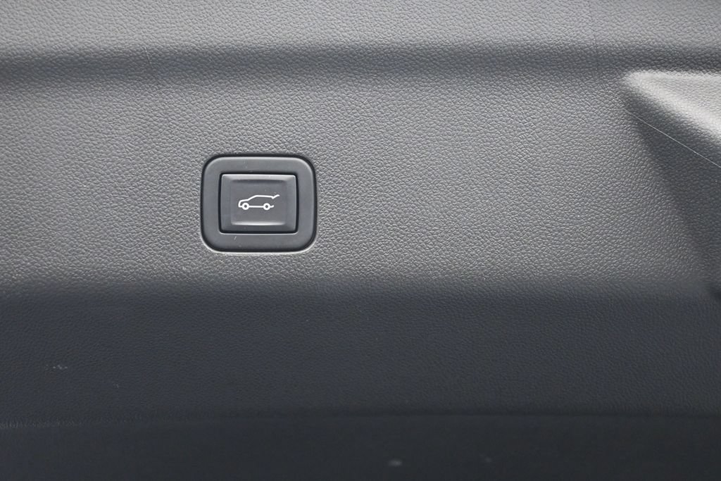 Used 2022 GMC Yukon Denali AWD/4WD image 3