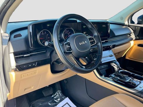 Used 2022 Kia Carnival EX FWD image 9