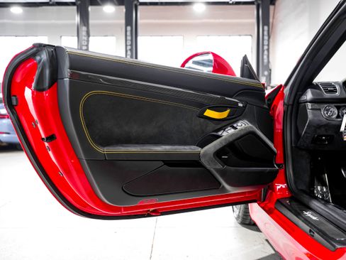 Used 2016 Porsche Boxster Spyder image 23