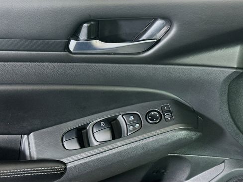 Used 2024 Nissan Altima 2.5 SV image 15