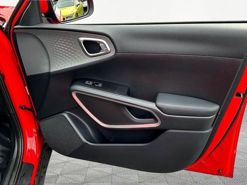Used 2025 Kia Soul LX w/ LX Technology Package FWD image 26