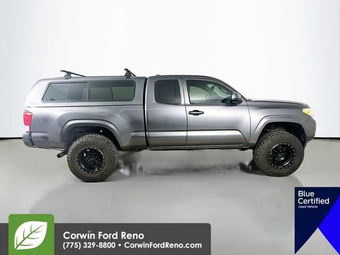 Used 2017 Toyota Tacoma SR AWD/4WD image 10