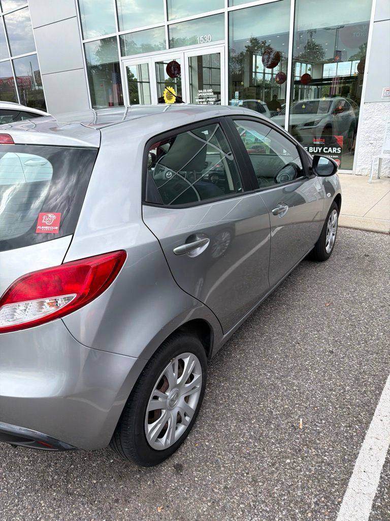 Used 2013 MAZDA MAZDA2 Sport FWD image 3