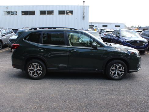 Certified 2022 Subaru Forester Premium AWD/4WD image 4