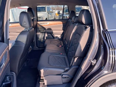 Used 2025 Volkswagen Atlas SE AWD/4WD image 23
