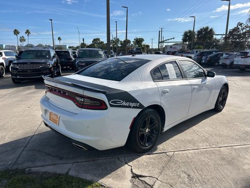 Certified 2020 Dodge Charger SXT image 5