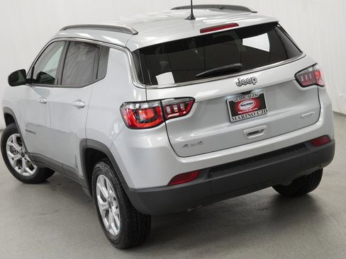 Certified 2025 Jeep Compass Latitude w/ Convenience Group image 12