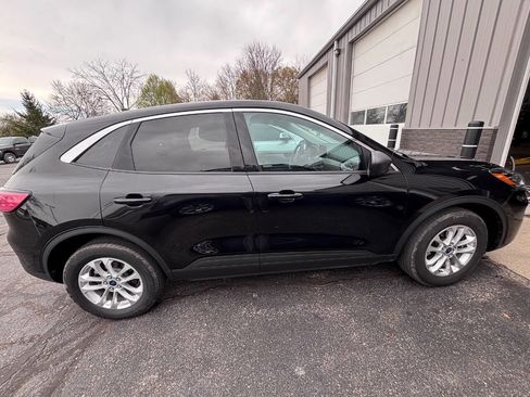 Used 2022 Ford Escape SE w/ Cold Weather Package AWD/4WD image 1
