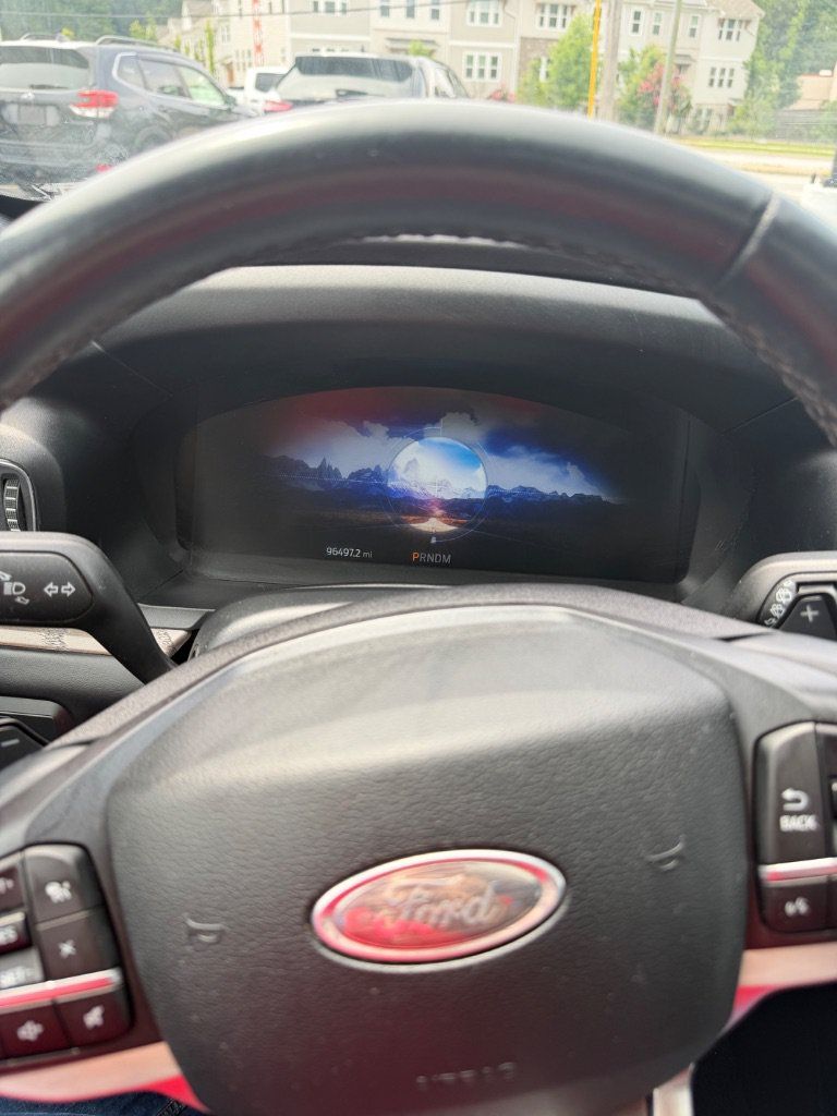 Used 2020 Ford Explorer Platinum w/ Premium Technology Package AWD/4WD image 10
