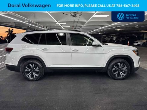 Used 2025 Volkswagen Atlas SE image 12