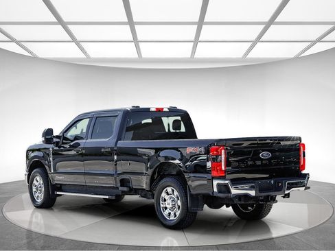 Used 2023 Ford F250 Lariat AWD/4WD image 3