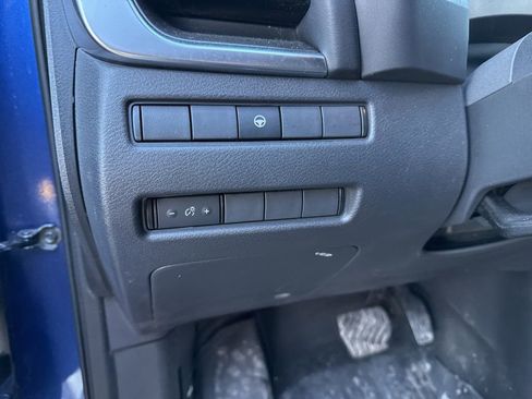 Used 2022 Nissan Rogue SV image 9