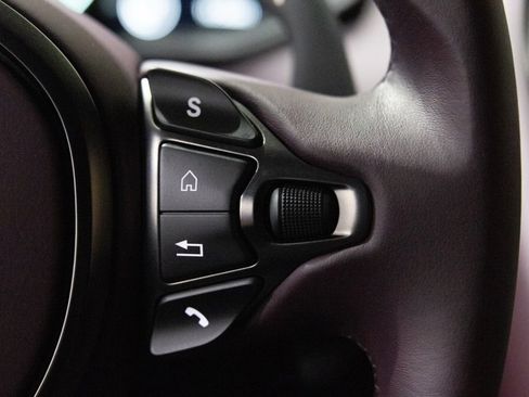 Used 2019 Aston Martin DB11 Coupe image 18